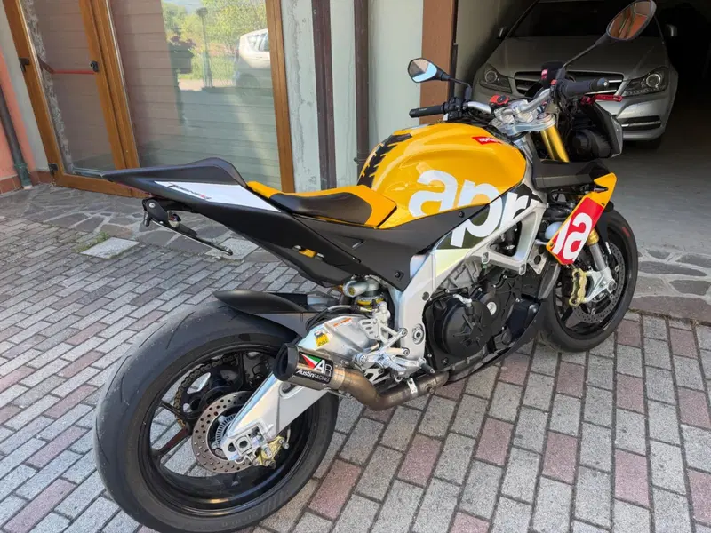 Aprilia Tuono V4 R APRC (2011 - 13) (2)