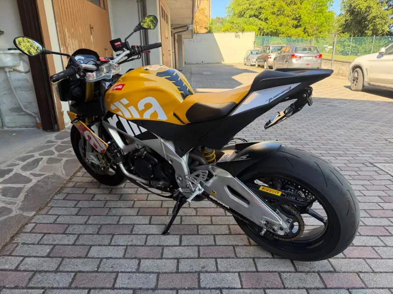 Aprilia Tuono V4 R APRC (2011 - 13) (3)