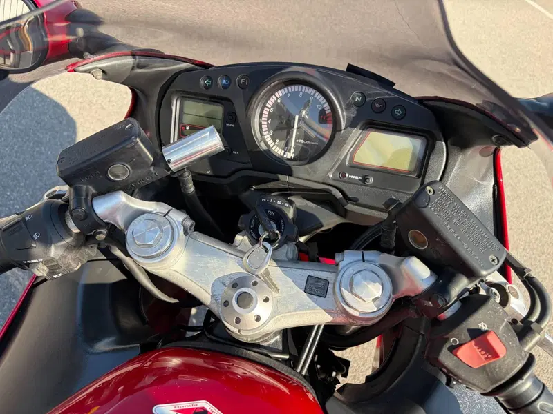Honda CBR 1100 XX  (2001 - 06) (9)