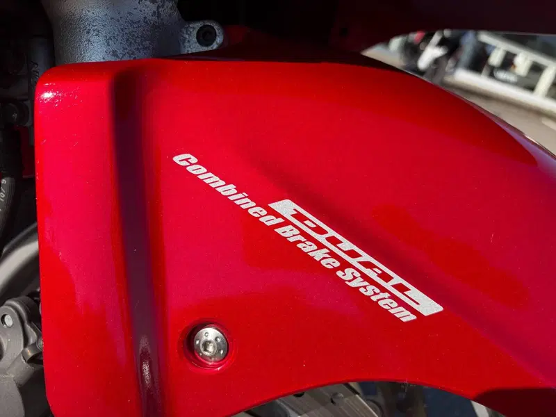Honda CBR 1100 XX  (2001 - 06) (12)