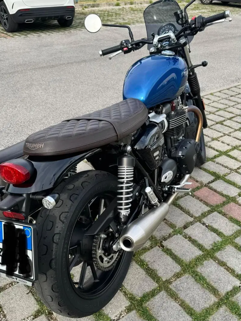 Triumph Street Twin 900 (2021 - 22) (4)
