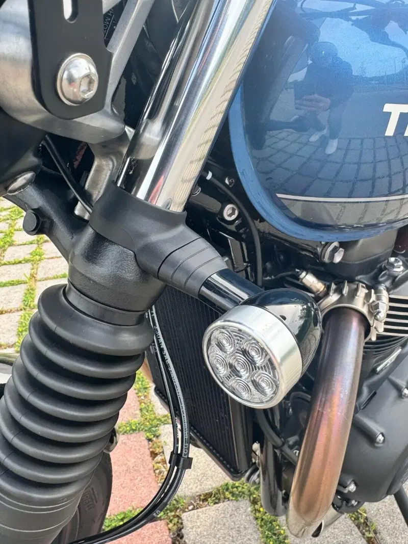 Triumph Street Twin 900 (2021 - 22) (10)