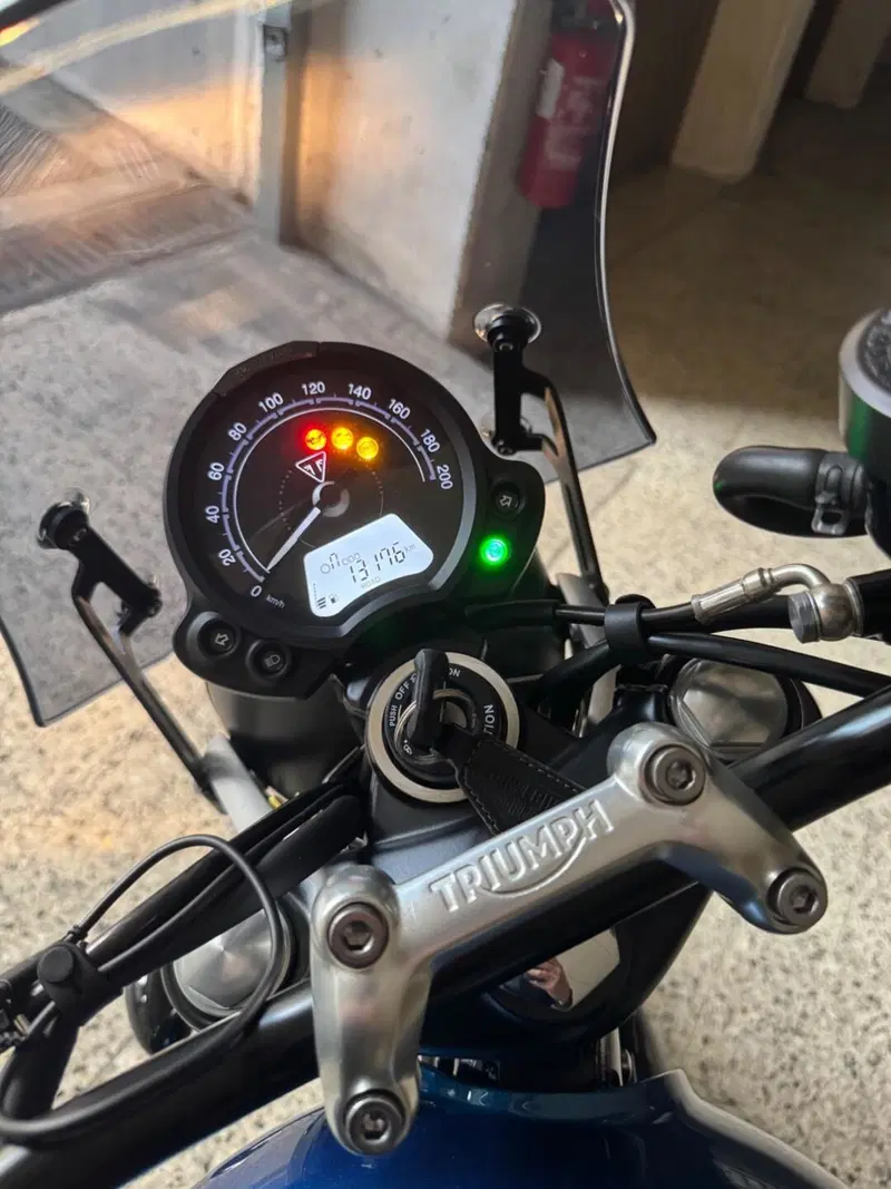 Triumph Street Twin 900 (2021 - 22) (13)