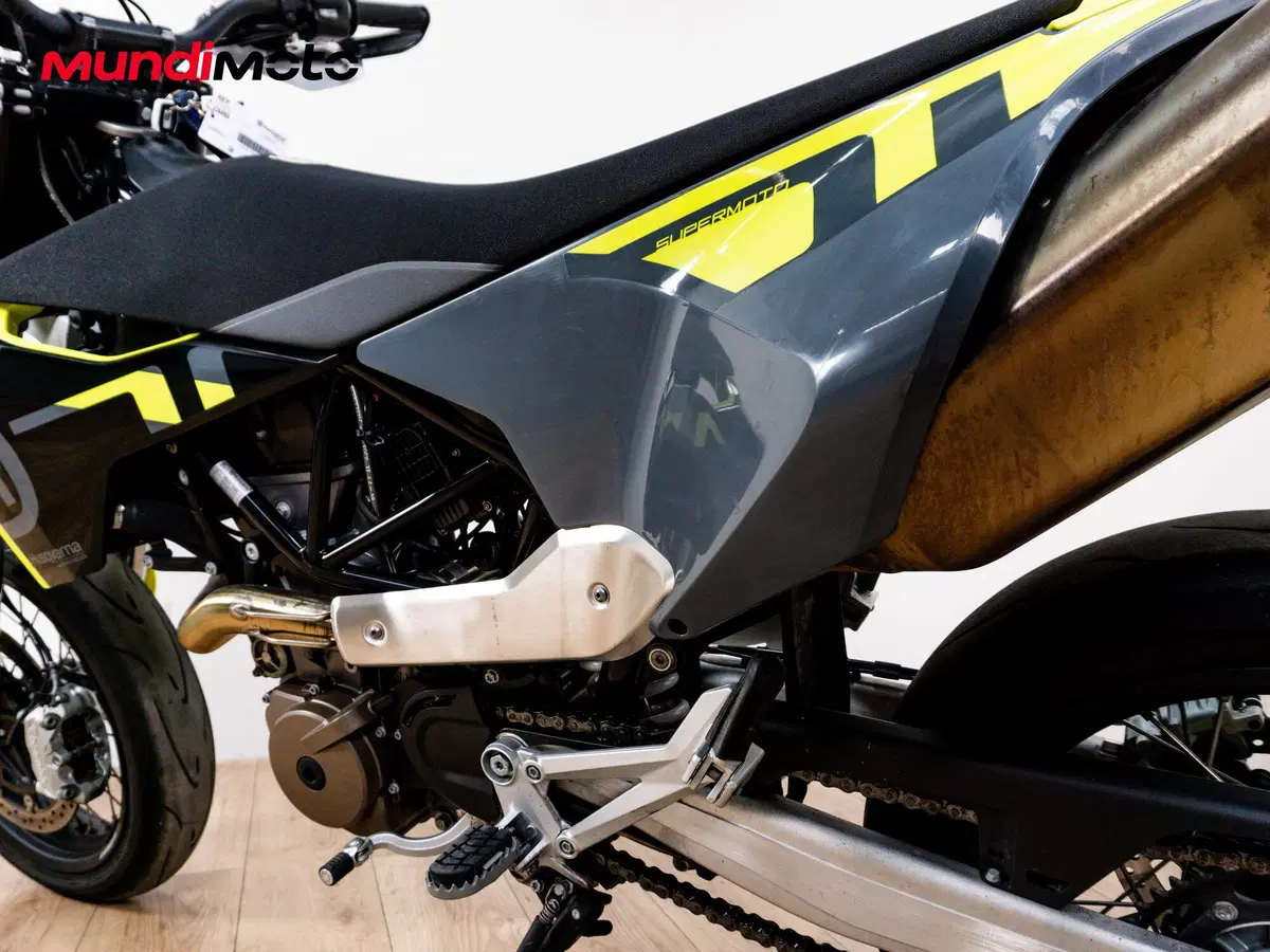 Husqvarna 701 Supermoto (2022) (10)