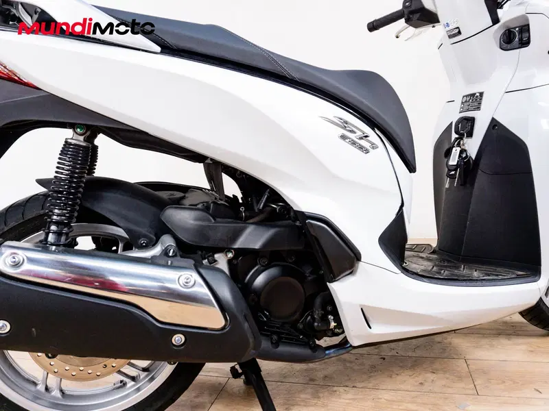 Honda SH 300 i ABS (2013 - 14) (4)