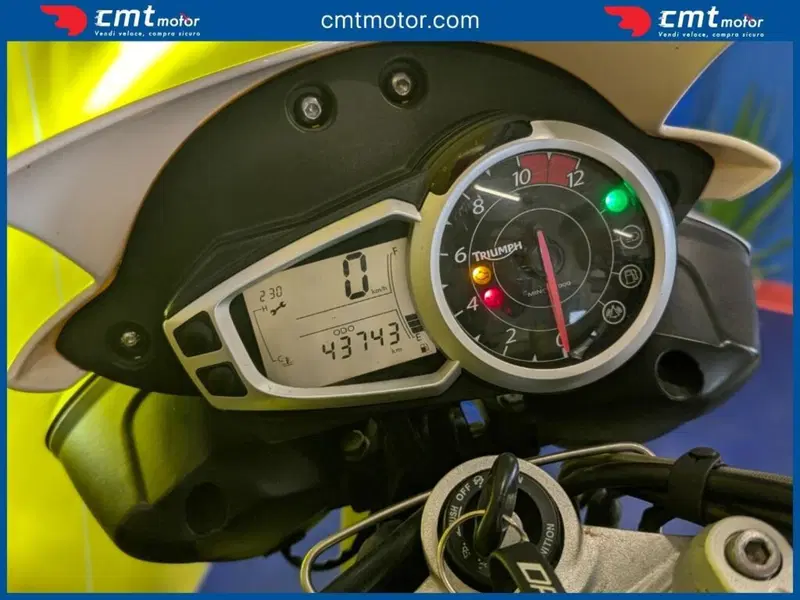 Triumph Speed Triple 1050 (2011 - 13) (5)
