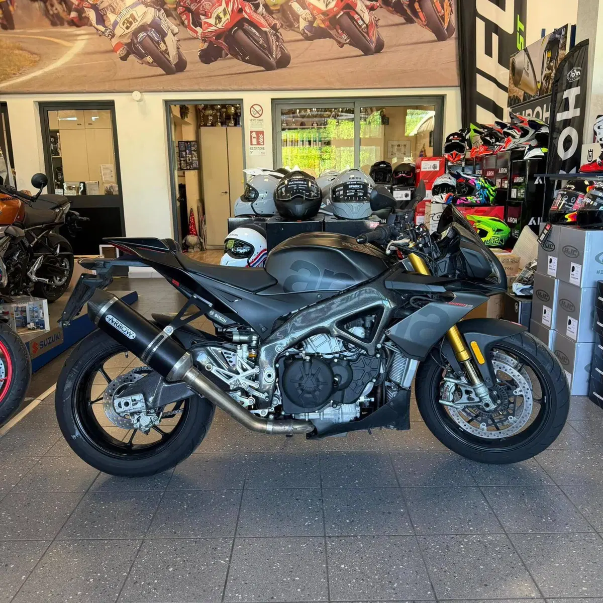 Aprilia Tuono V4 Factory (2019 - 20) (4)