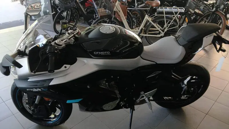 CFMOTO 675SR-R (2025 - 26) (3)