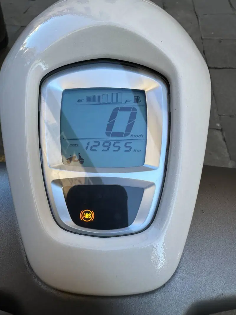Vespa Vespa 946 ABS (2013 - 15) (8)