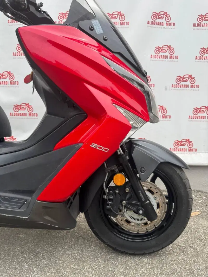 Kymco X-Town 300i ABS (2016 - 20) (12)