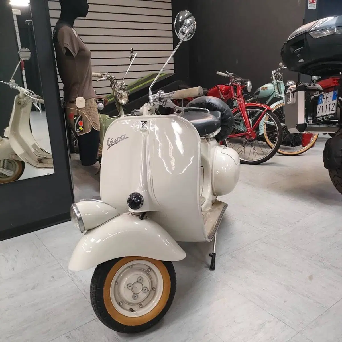 Piaggio Vespa 125 (2)