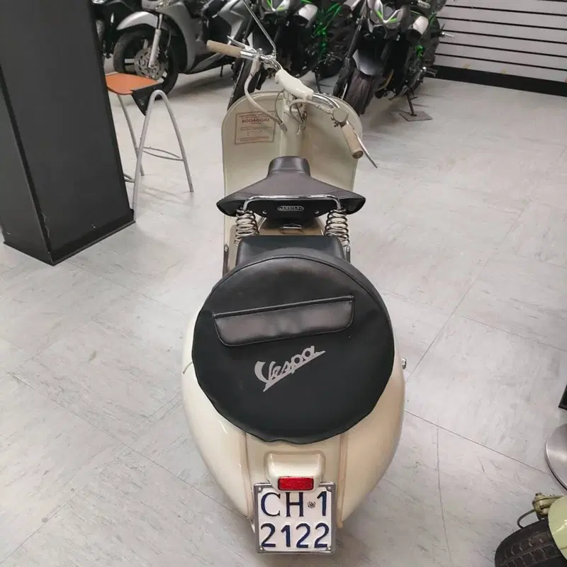 Piaggio Vespa 125 (4)