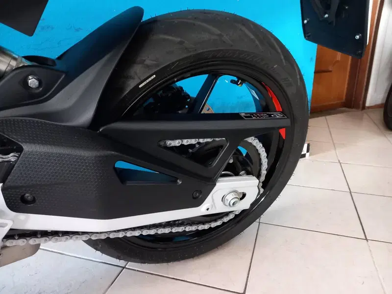 Aprilia Tuono 457 (2025 - 26) (11)