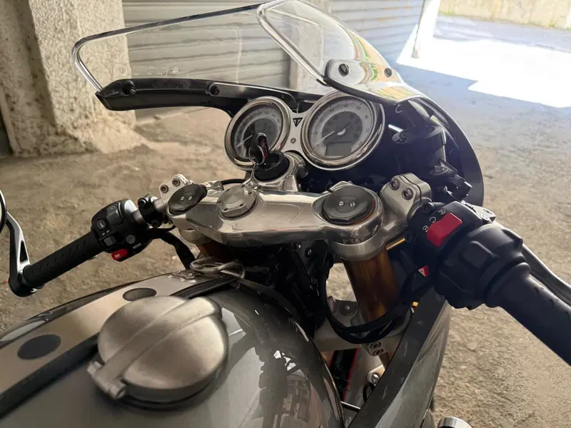 Triumph Thruxton 1200 R (2016) (3)