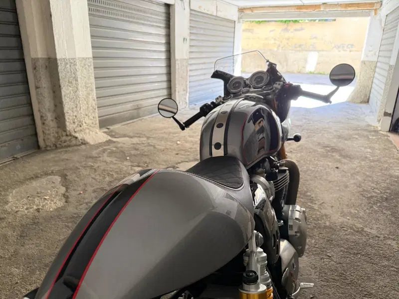 Triumph Thruxton 1200 R (2016) (4)