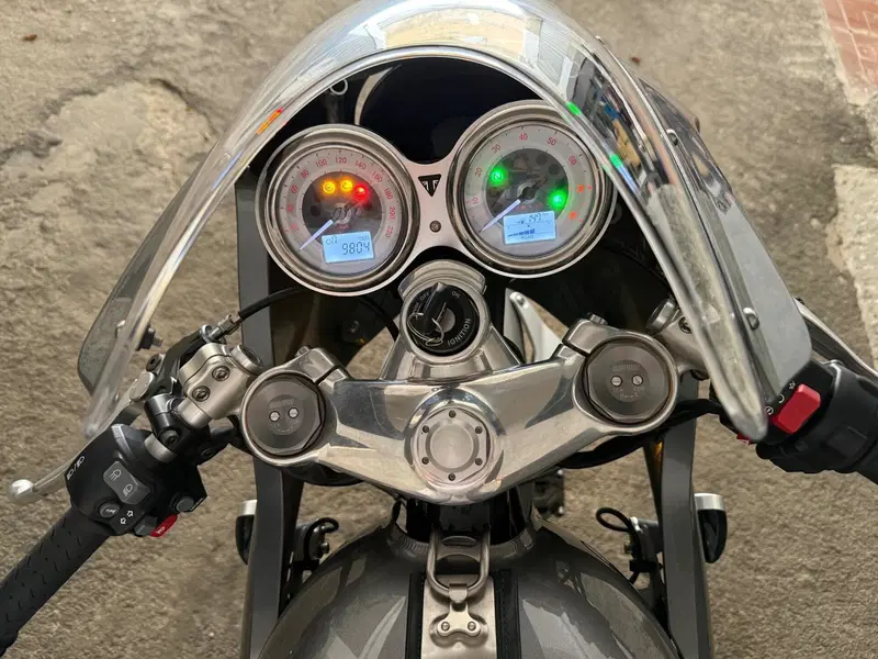 Triumph Thruxton 1200 R (2016) (10)