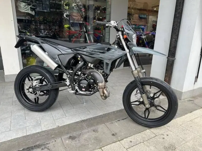 Betamotor RR 50 Motard - X Special Edition (2024 - 26) (2)