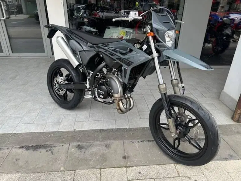Betamotor RR 50 Motard - X Special Edition (2024 - 26) (3)
