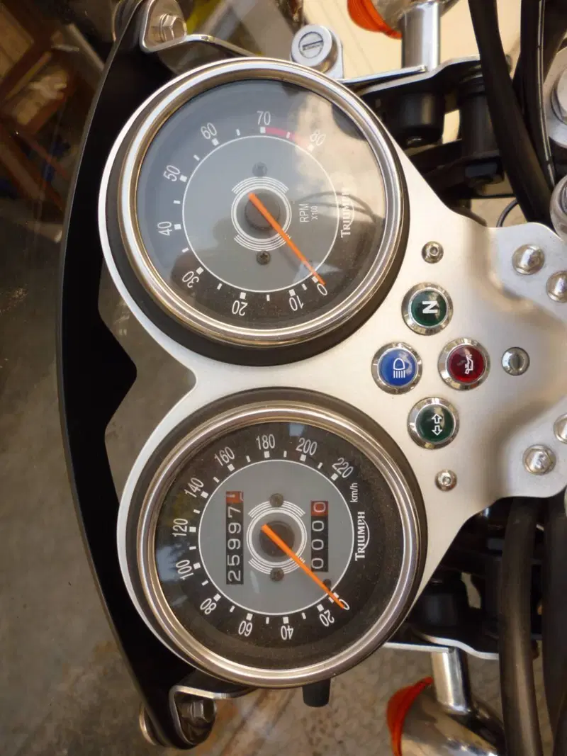 Triumph Bonneville T100 (2001 - 07) (4)