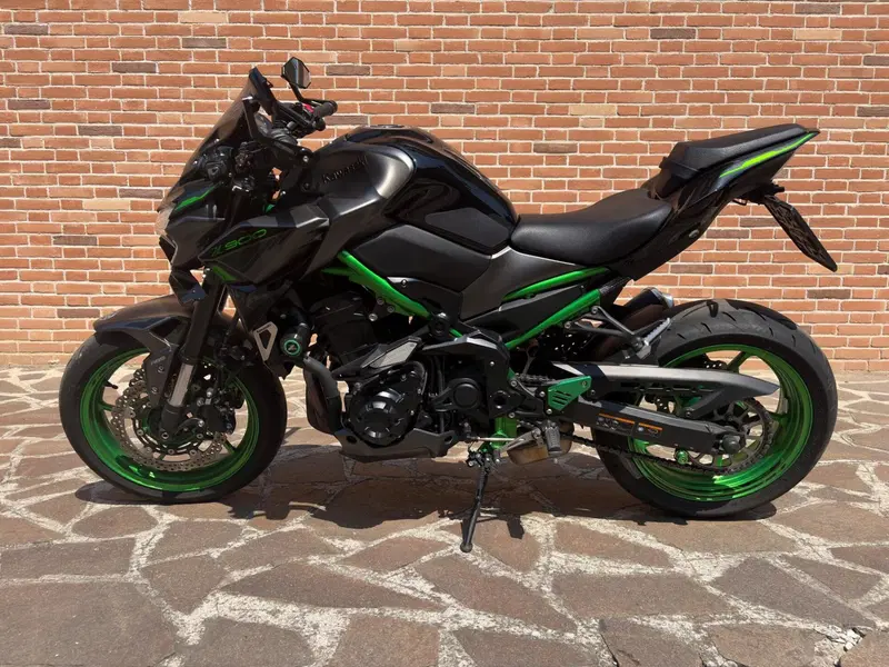 Kawasaki Z 900 (2021 - 24) (2)