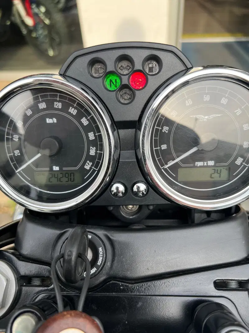 Moto Guzzi V7 Classic (2008 - 12) (4)