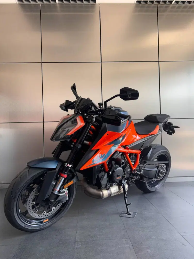 KTM 1290 Super Duke R (2020) (2)