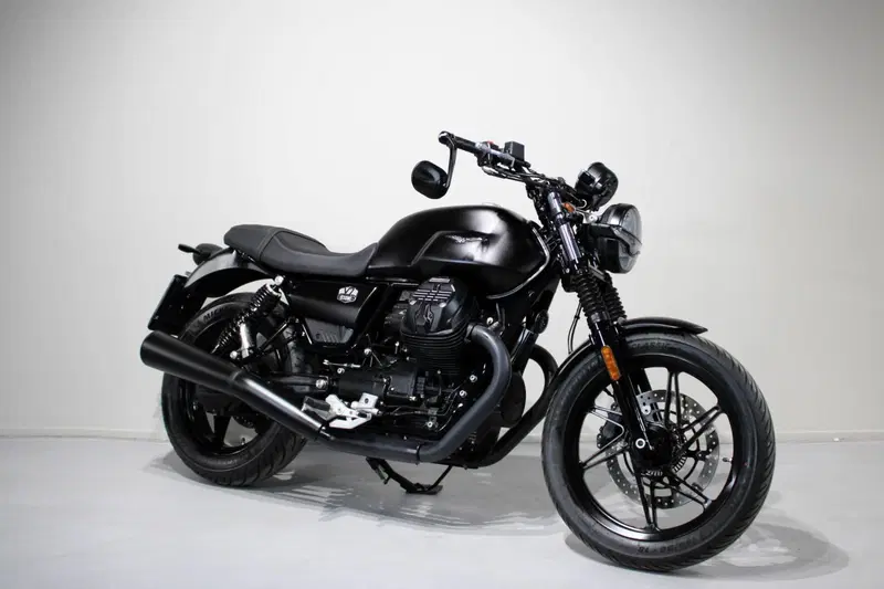 Moto Guzzi V7 Stone (2021 - 24) (2)