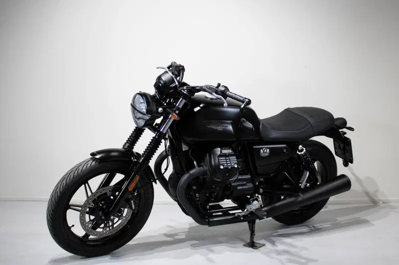 Moto Guzzi V7 Stone (2021 - 24) (3)