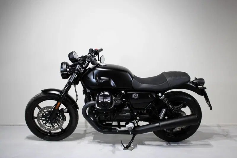 Moto Guzzi V7 Stone (2021 - 24) (4)