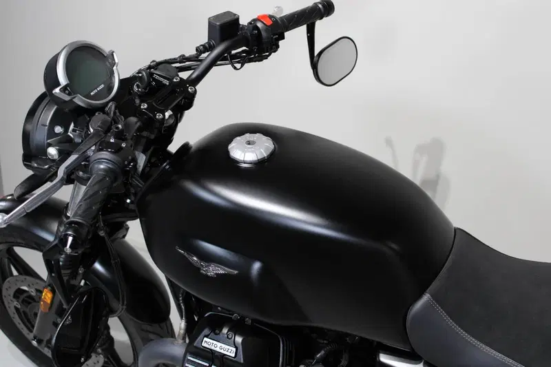Moto Guzzi V7 Stone (2021 - 24) (5)