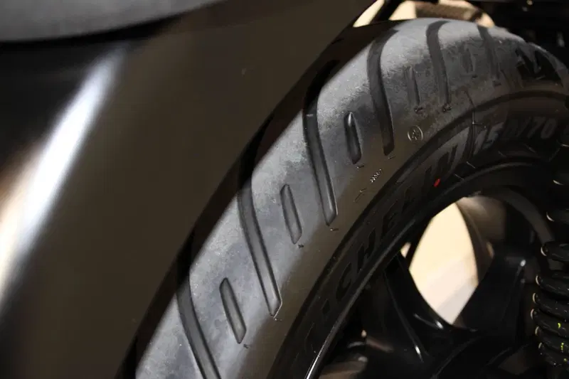 Moto Guzzi V7 Stone (2021 - 24) (7)