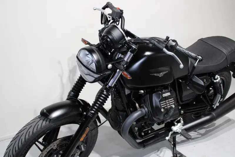 Moto Guzzi V7 Stone (2021 - 24) (8)