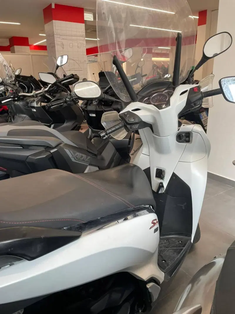 Honda SH 300 i ABS (2016 - 20) (2)