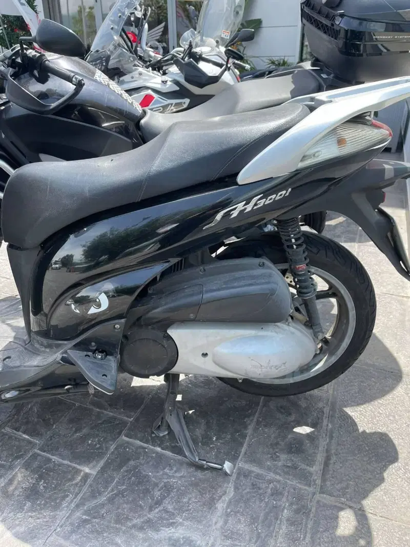 Honda SH 300 i (2006 - 10) (6)