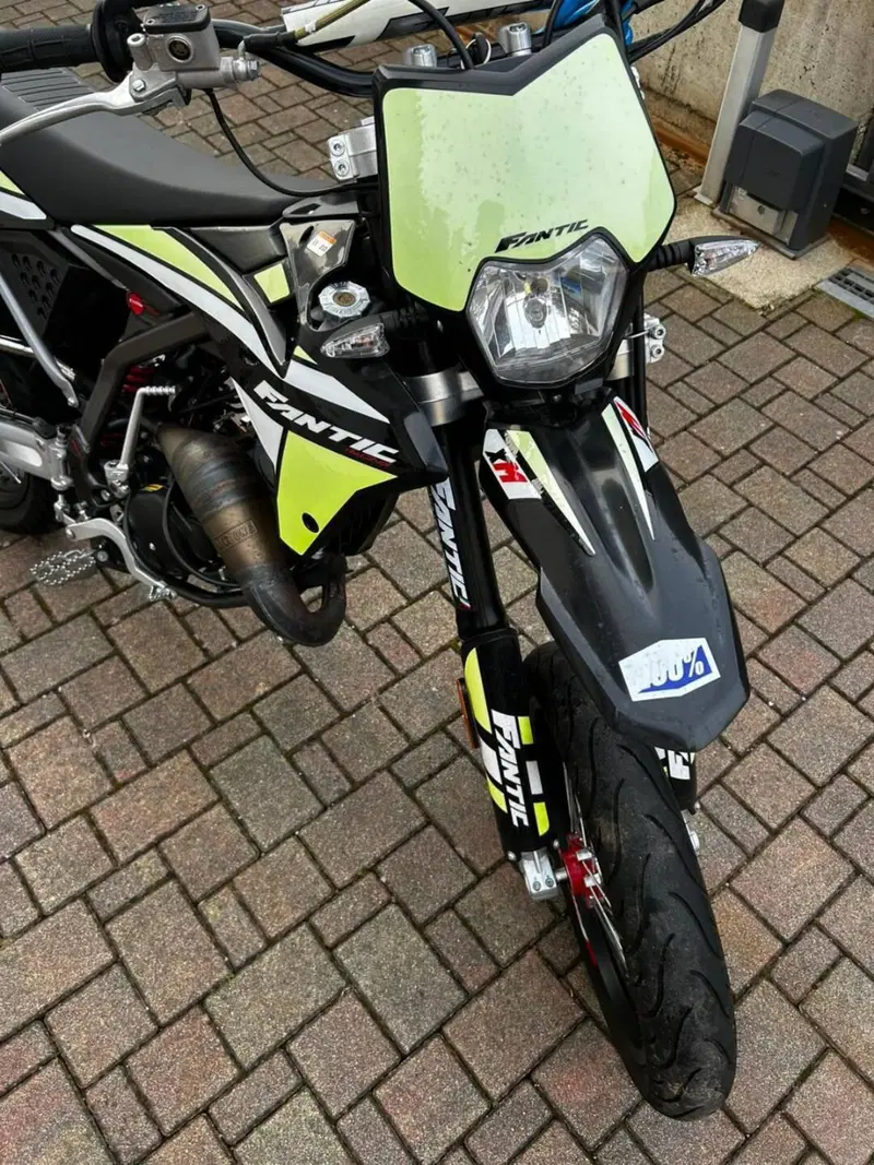 Fantic Motor Motard 50 Performance 2t (2020) (7)