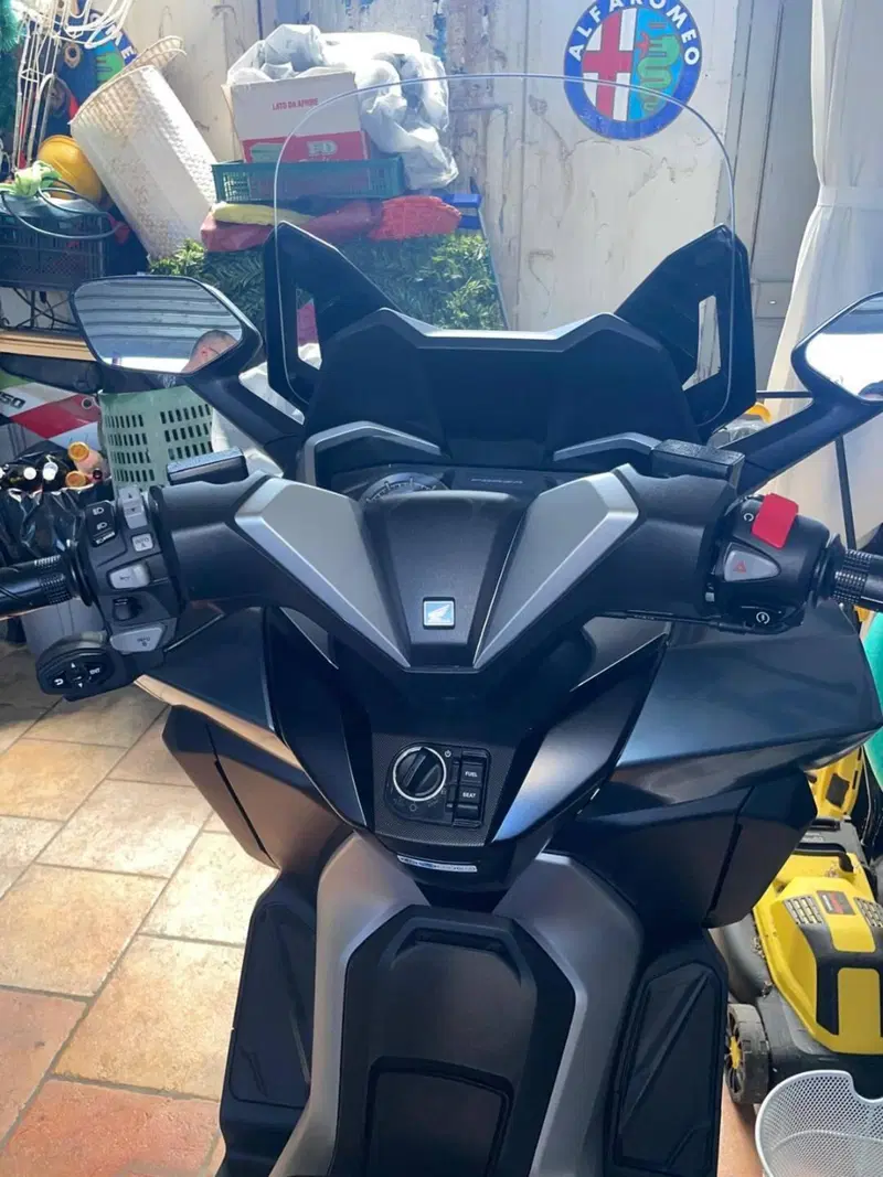 Honda Forza 350 (2022 - 24) (6)