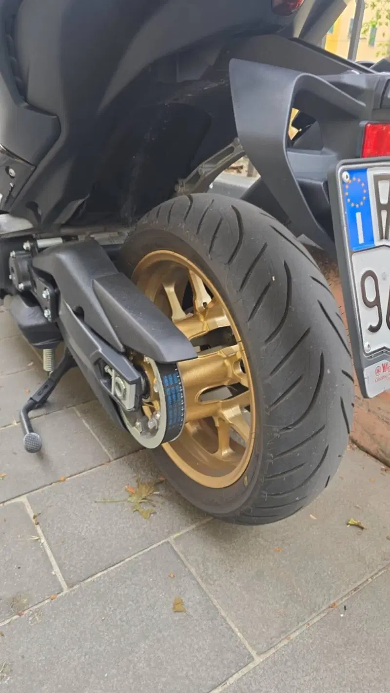 Yamaha T-Max 560 Tech Max (2022 - 24) (3)