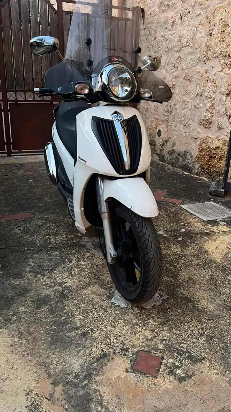 Piaggio Carnaby Cruiser 300 (2008 - 13) (2)