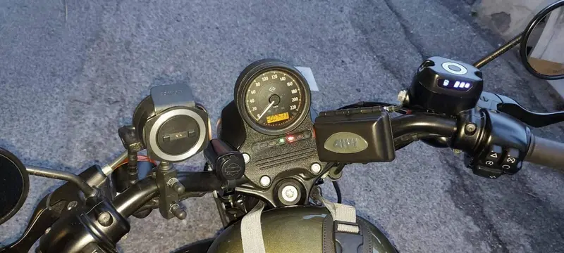 Harley-Davidson 883 Iron (2014 - 16) - XL 883N (6)
