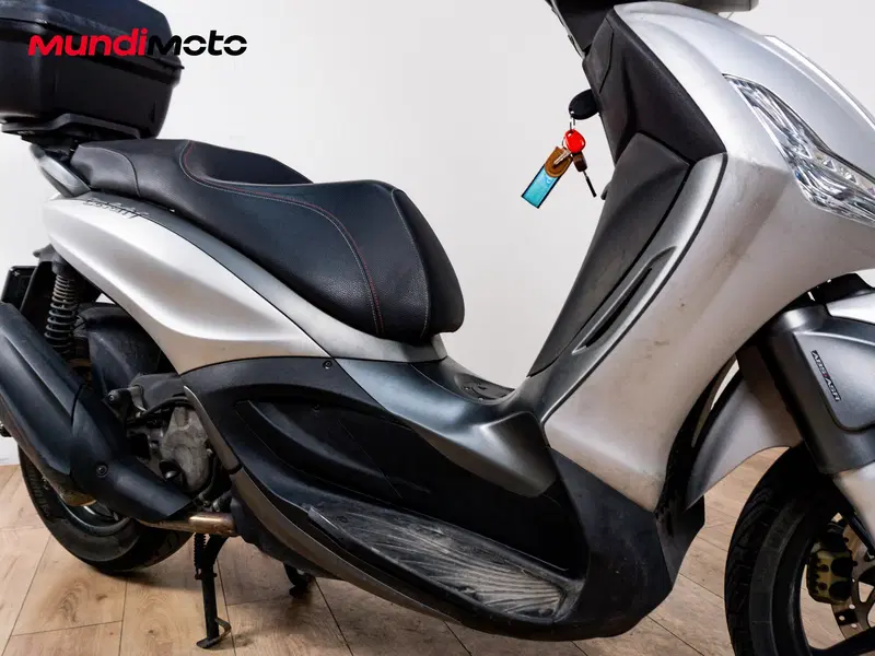 Piaggio Beverly 350 SportTouring ie ABS (2011 - 17) (4)
