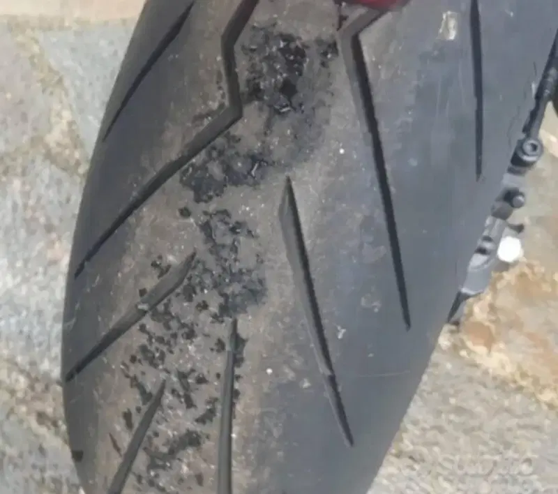 Yamaha YZF R1 (2020 - 25) (5)