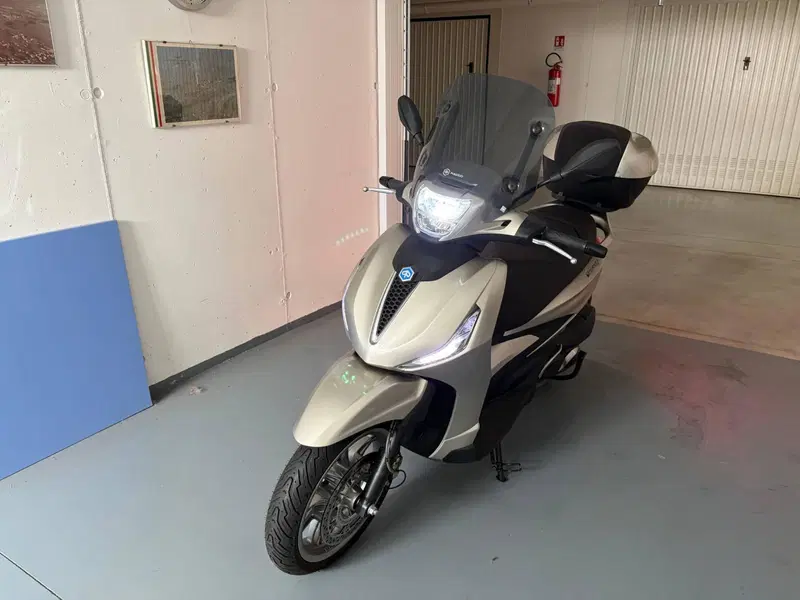 Piaggio Beverly 300 ABS-ASR (2021 - 25)