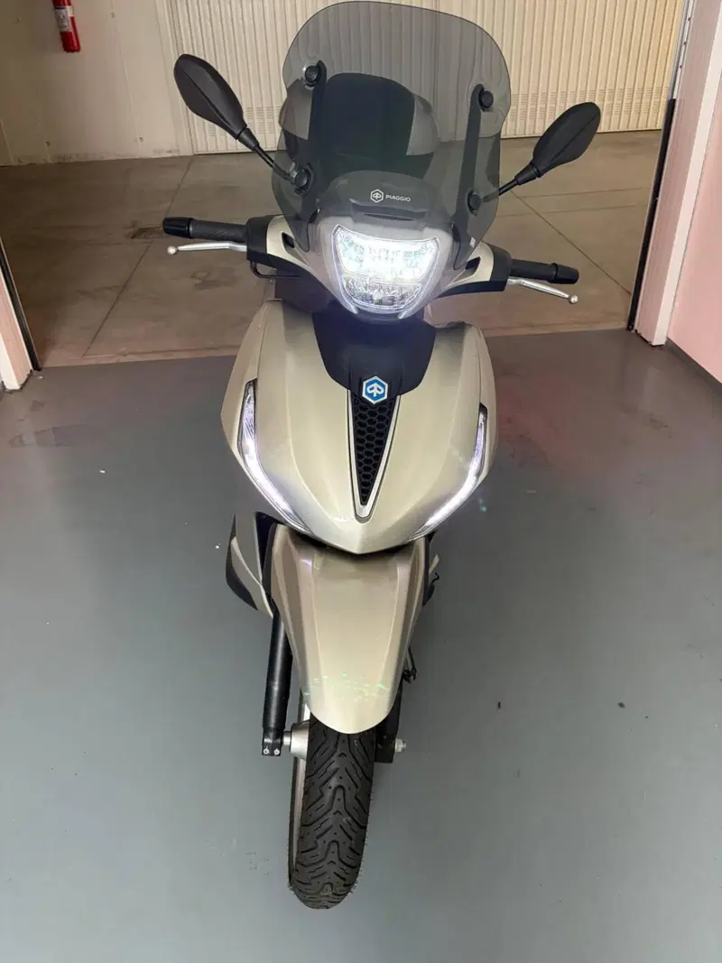 Piaggio Beverly 300 ABS-ASR (2021 - 25) (2)