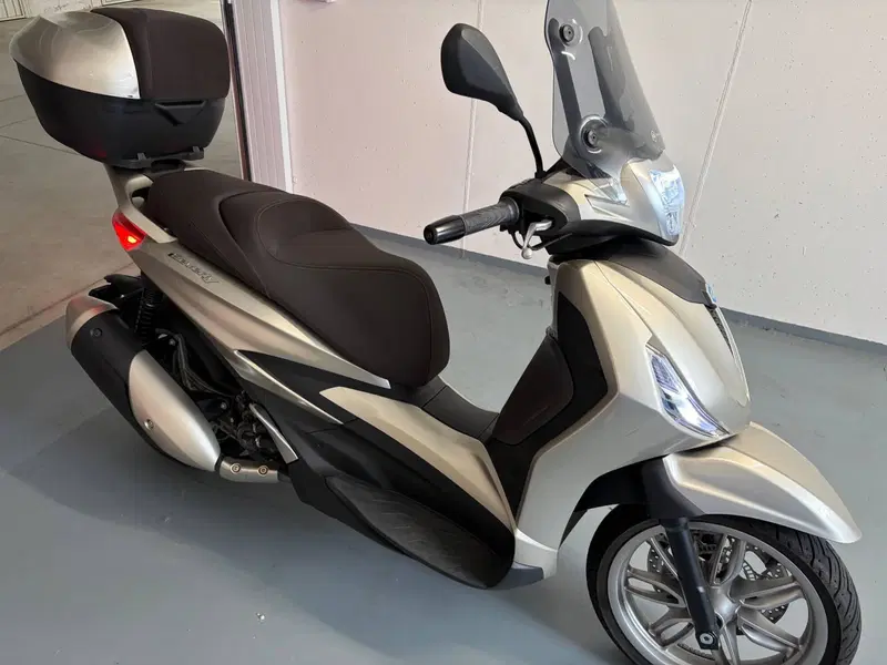 Piaggio Beverly 300 ABS-ASR (2021 - 25) (4)