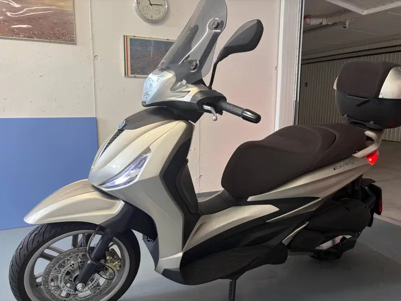 Piaggio Beverly 300 ABS-ASR (2021 - 25) (7)