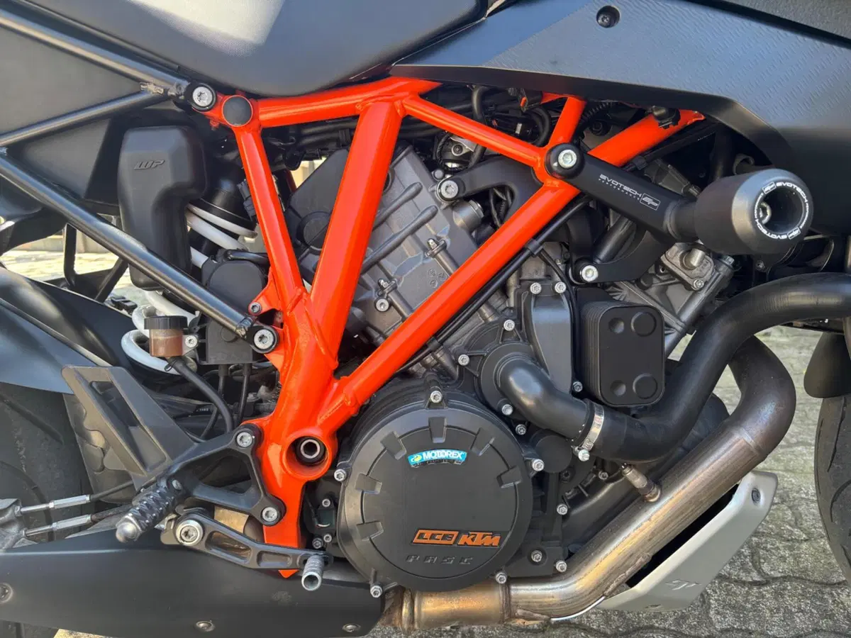 KTM 1290 Super Duke GT ABS (2016 - 18) (4)
