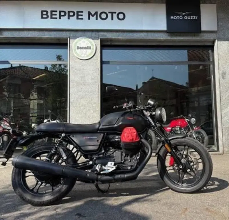 Moto Guzzi V7 III Carbon (2018 - 20)