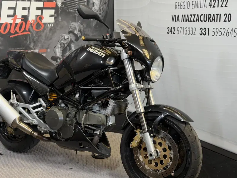 Ducati Monster 750 Dark (1999 - 02) (2)