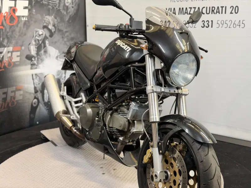 Ducati Monster 750 Dark (1999 - 02) (5)