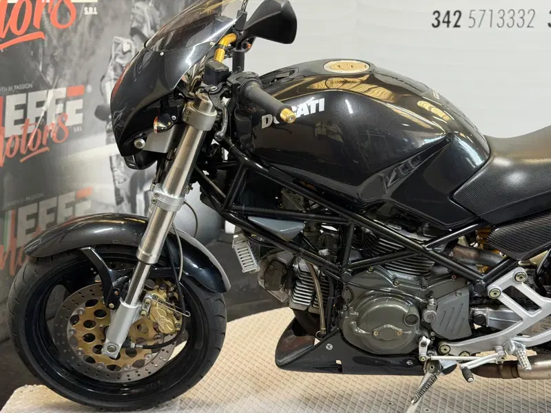 Ducati Monster 750 Dark (1999 - 02) (8)